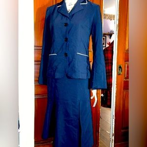 Jonathan Martin Studio 2 Piece Skirt Suit. size 6 NWT.